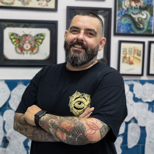 Coco Guerreroen Love and Riot Tattoo en Almería