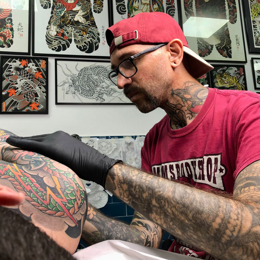 Alvaro Haro trabajando en Love & Riot
